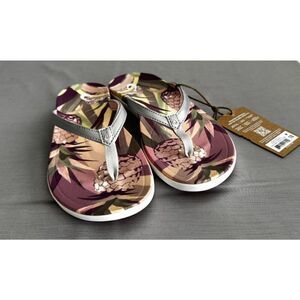 WOMEN'S OLUKAI HO'OPIO HAU SILVER/PINEAPPLE FLIP FLOP BEACH SANDALS SIZE 10 NWT